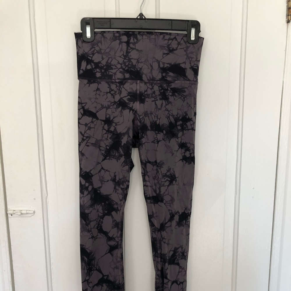 Lululemon “Wunder Under” legging